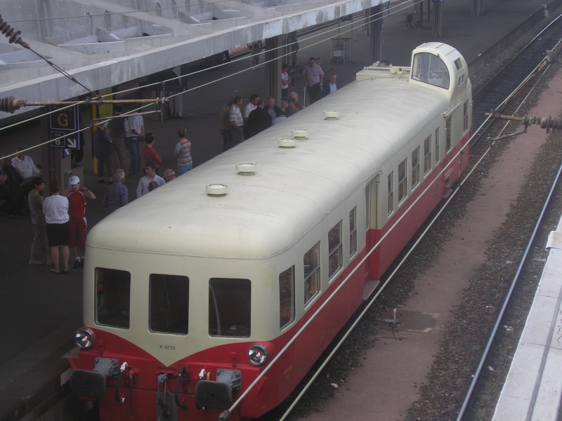 Picasso X 4039 en gare de MULHOUSE Ville samedi 30 juin 2007 Xbd_4011