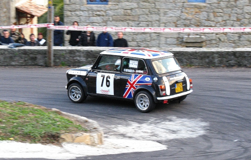 une mini sur la plus haute marche du podium Img_0112