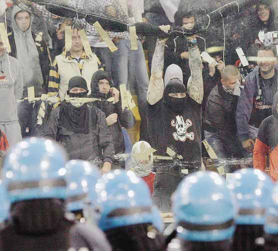 SECURITE............ DANS LES STADES EN EUROPE Dfddd_10