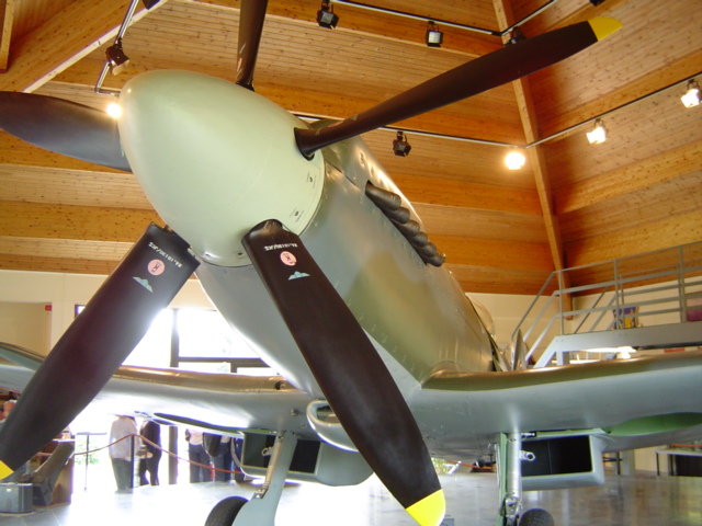 et visite au musée SPITFIRE XIV de Florennes Floren22