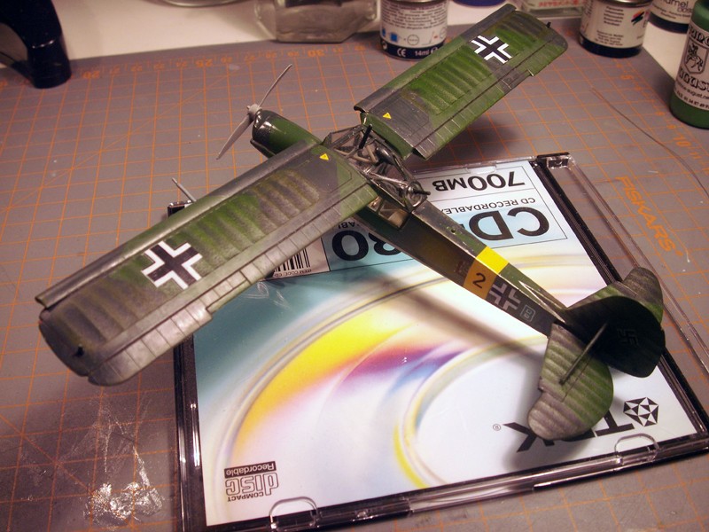 Fieseler FI156 Storch  [Academy] 1/72 - Page 8 Pict0046