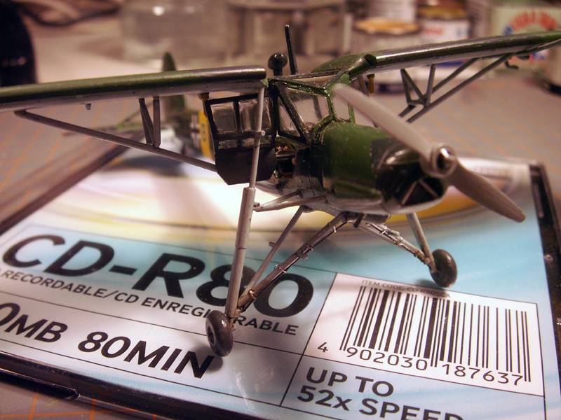Fieseler FI156 Storch  [Academy] 1/72 - Page 8 Pict0048