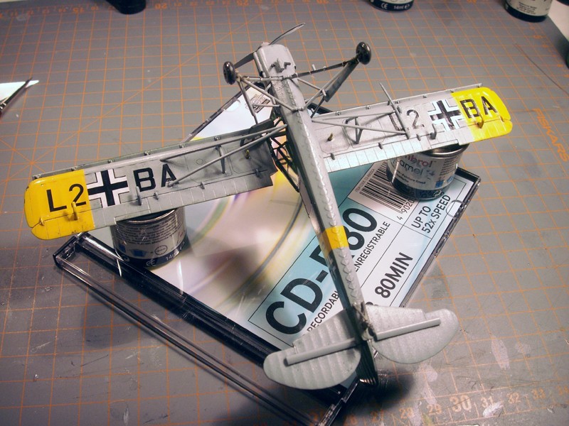 Fieseler FI156 Storch  [Academy] 1/72 - Page 8 Pict0050