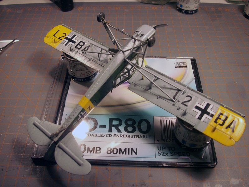 Fieseler FI156 Storch  [Academy] 1/72 - Page 8 Pict0051