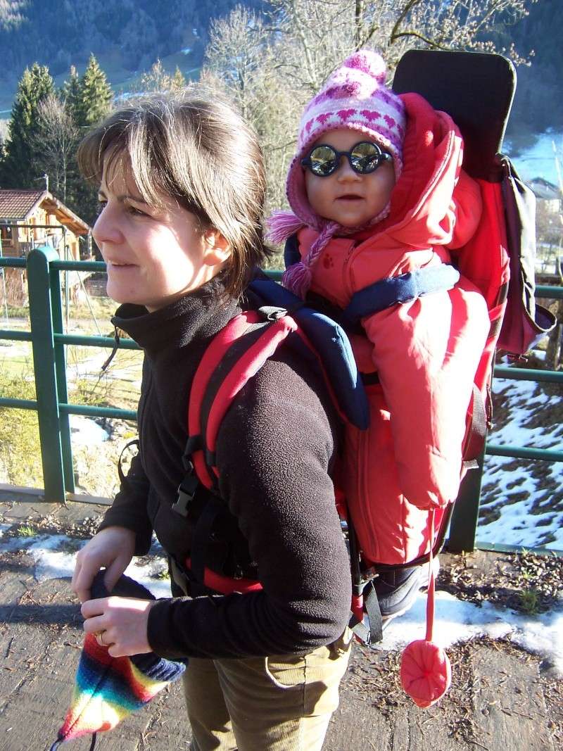 promenade en montagne: écharpe, porte bébé ventral ou dorsal Les_co11