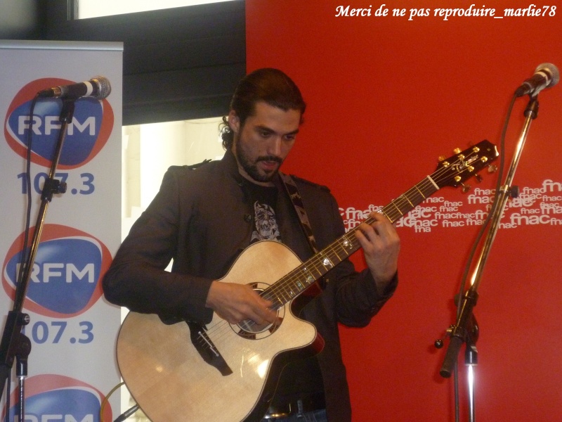 [06.04.11] Showcase Lyon - FNAC Bellecour P1040813