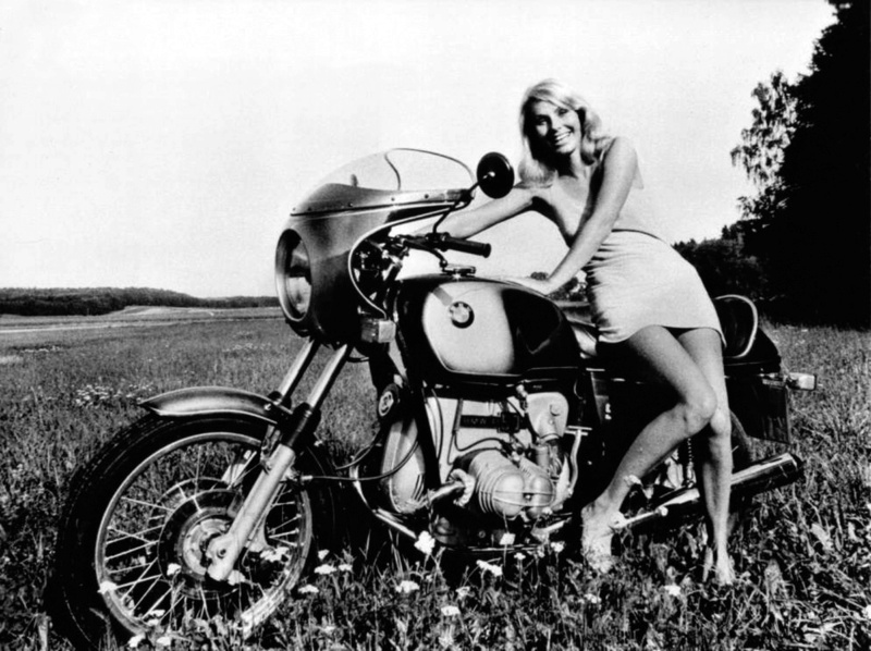 Moto anciennes et pin up(interdit Xav et Régis) - Page 26 1970_b11