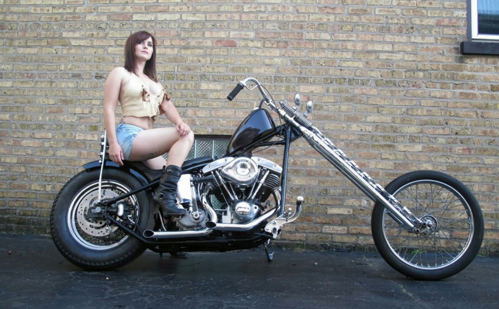 CHOPPER AND PIN UP !!!!! (interdit - 18 ans) - Page 10 Img_6914