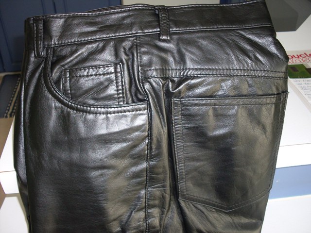 Manteau et pantalon de cuir pour femmes à vendre A_vend12