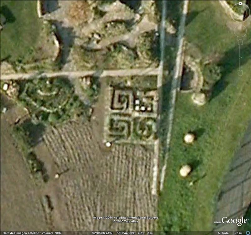 Les labyrinthes découverts dans Google Earth - Page 19 Labyri14