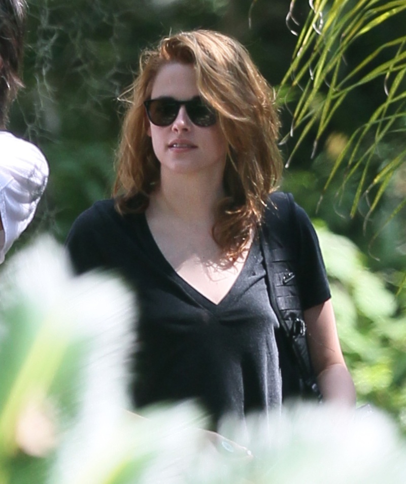 Pictures of Kristen on the set of 'On The Road' in New Orleans Kstewa10