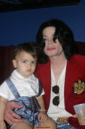 photos Michael avec les enfants - Page 2 Mj111
