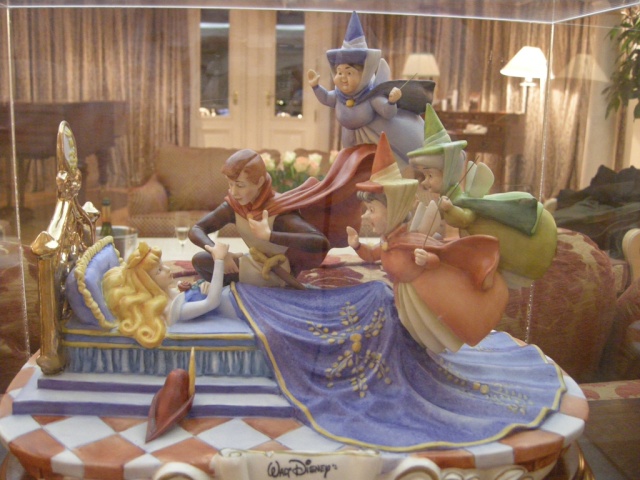 [Disneyland Paris] Ma lune de miel au CC du DLH dans la Sleeping Beauty Suite - Page 4 Postur11