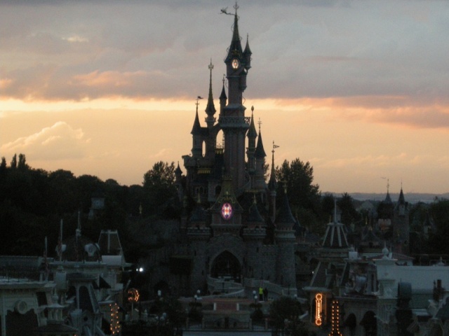 [Disneyland Paris] Ma lune de miel au CC du DLH dans la Sleeping Beauty Suite - Page 5 Vue-ch11