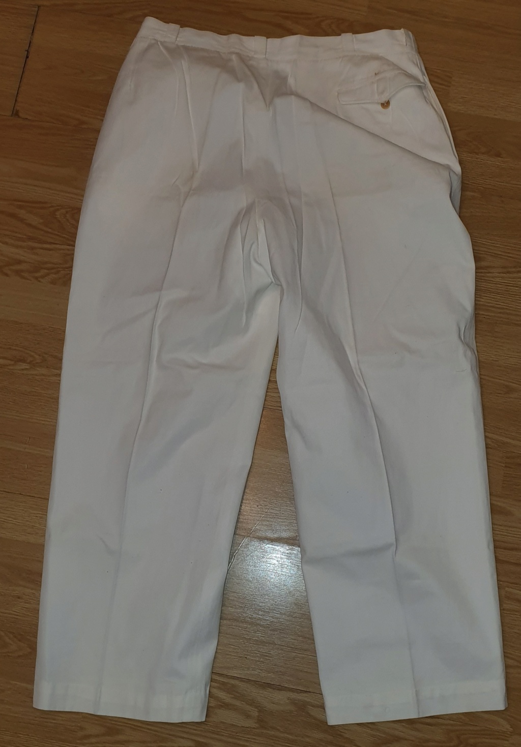 Pantalon blanc boutonnage bizarre 20200930