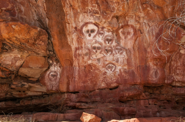Le symbolisme dans l'art aborigène australien et son interprétation 10705410