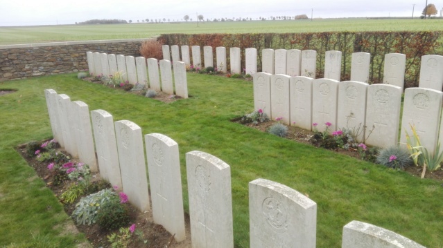 Batailles de la Somme - cimetière du Commonwealth, devoir de mémoire Img_2011