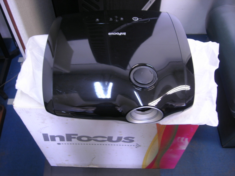 Infocus P720 DLP projector (sold) Dscn2913