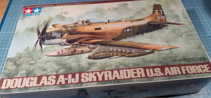 Echange DOUGLAS-A-1J de chez TAMIYA au 48ème et BOEING VERTOL H-21C Flying BANANA de chez ITALERI au 48ème ... 20230110
