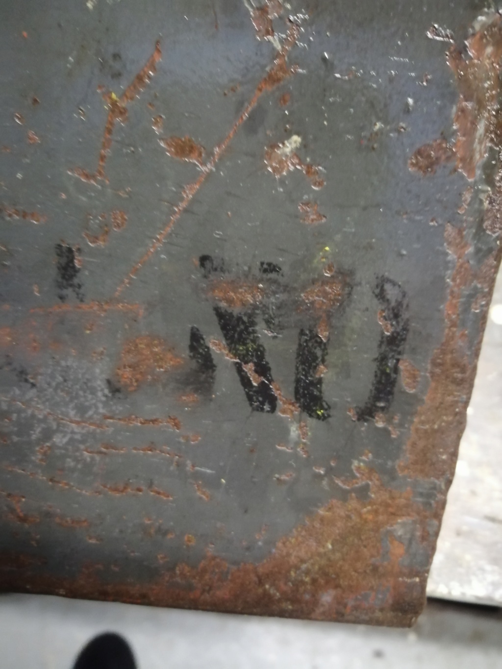 Marquage caisse mg a la peinture a identifier Img_1675