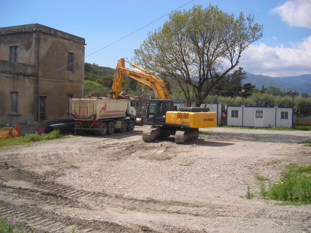 bulldozer apripista o pala cingolata, confronto tra punti di forza e di debolezza. Dscn5559