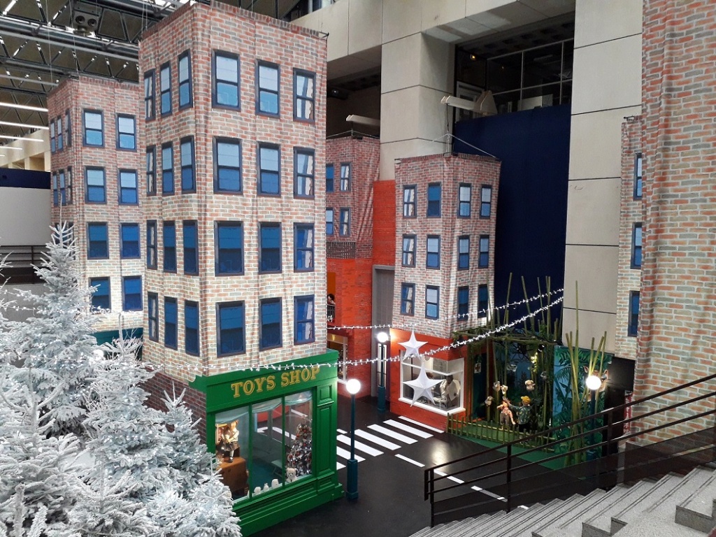 Une vitrine de Noël à la mairie 20211111