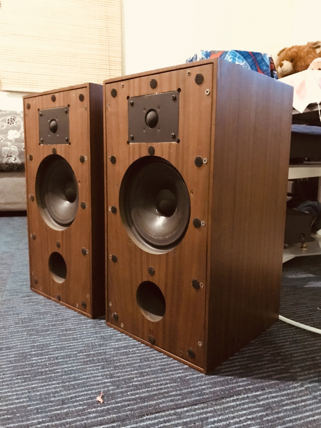 Spendor SA2 loudspeakers  B7d85910