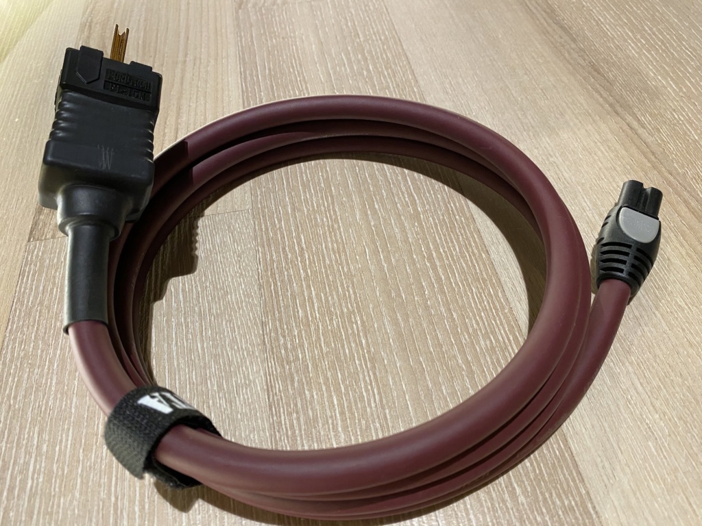 Furutech  FP-320Ag U-Ag OFC Power cable Figure 8 Img_7111