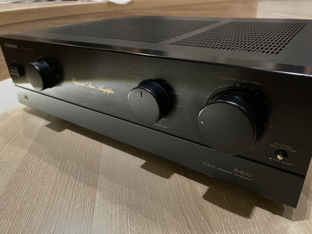 Pioneer A400 Integrated Amplifier upgraded Furutech FI-06 NCF IEC Img_7210