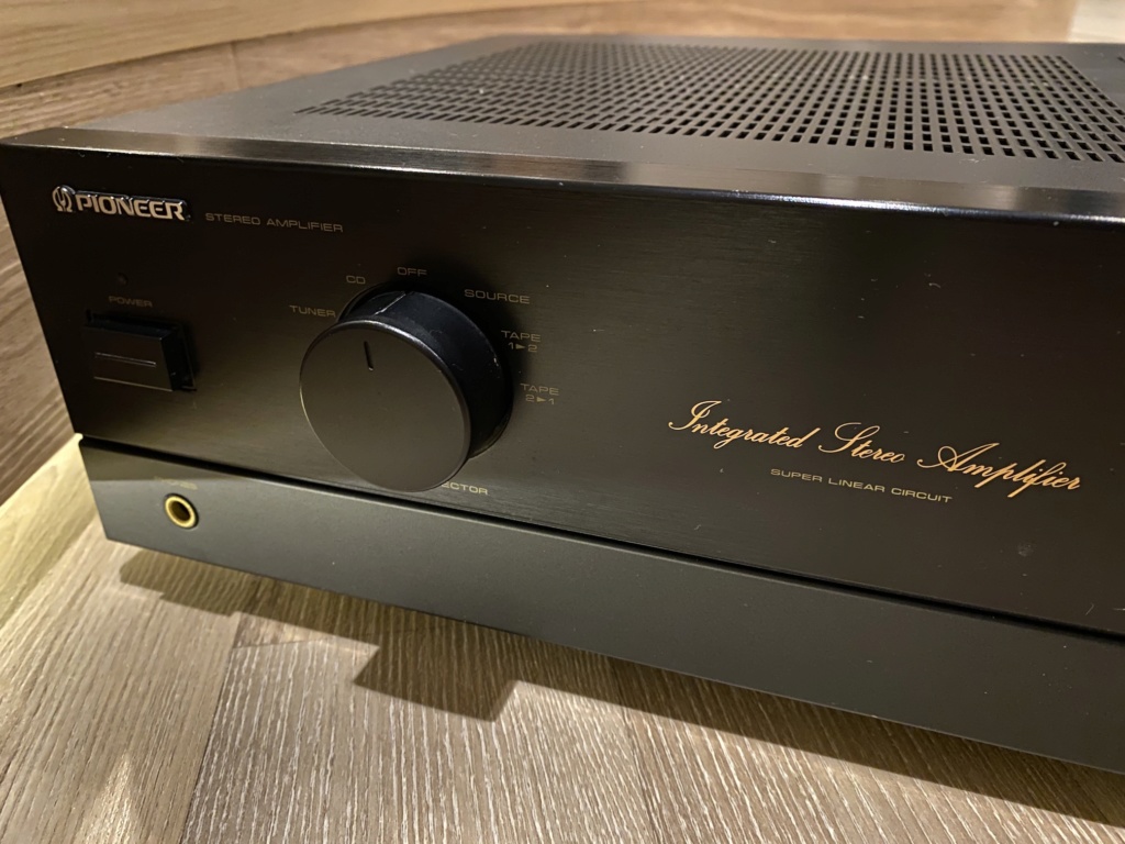 Pioneer A400 Integrated Amplifier upgraded Furutech FI-06 NCF IEC Img_7211