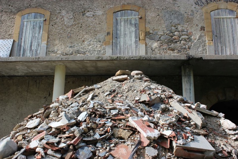 Un couple achète un château abandonné du XVIIIe... sans avoir vu le site ! Zneige23