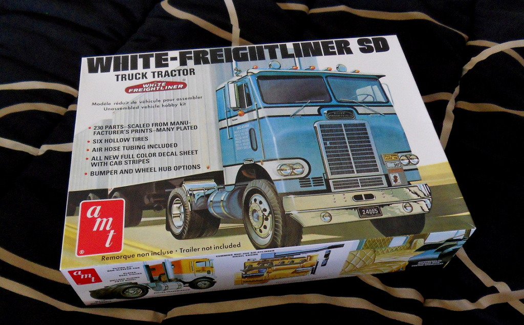 [AMT] Camion  - tracteur White-Freighliner SD - 1:25 Boite17