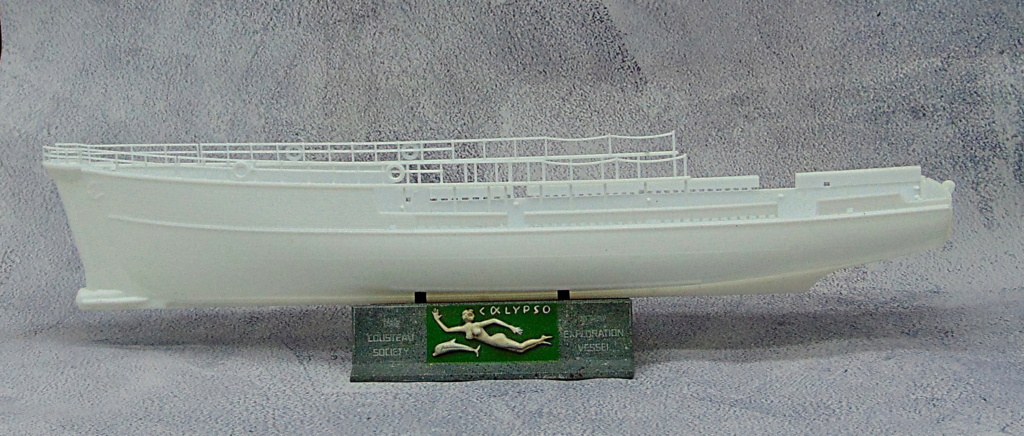 [REVELL] CALYPSO 1/125ème Réf H575 - Page 3 Coque16