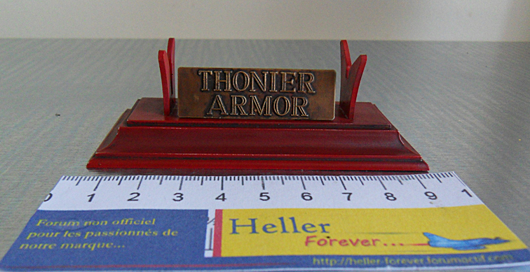 Thonier ARMOR 1/125ème Réf 60609 et voilier SINAGOT 1/60ème Réf 60605 Socle10