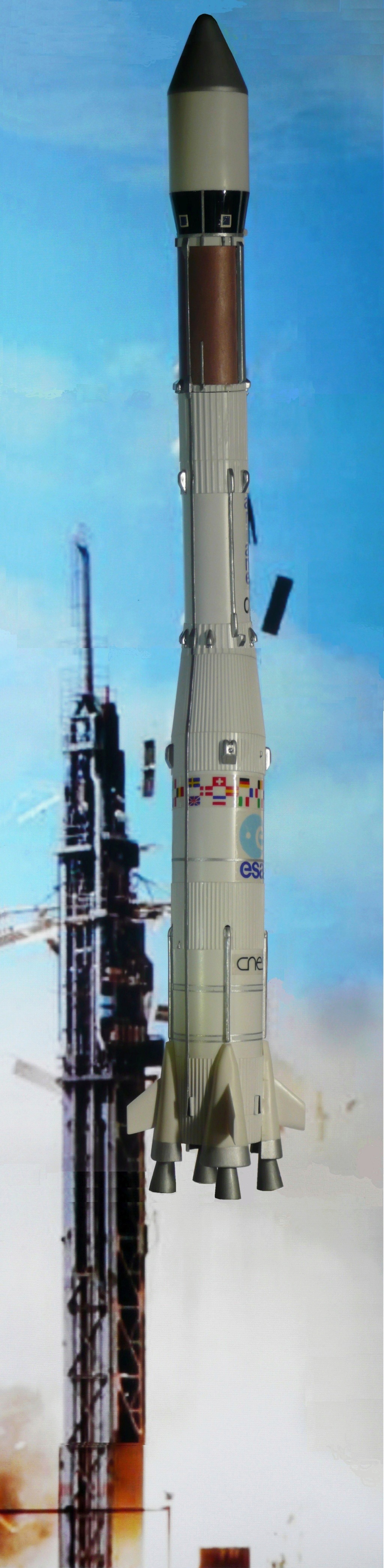 ARIANE 1 [Euromodel 1/100] - Montage d' Apollo68 2018-023