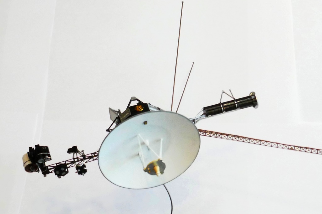 Maquette de la sonde Voyager d'Hasegawa au 1/48ème 21052413