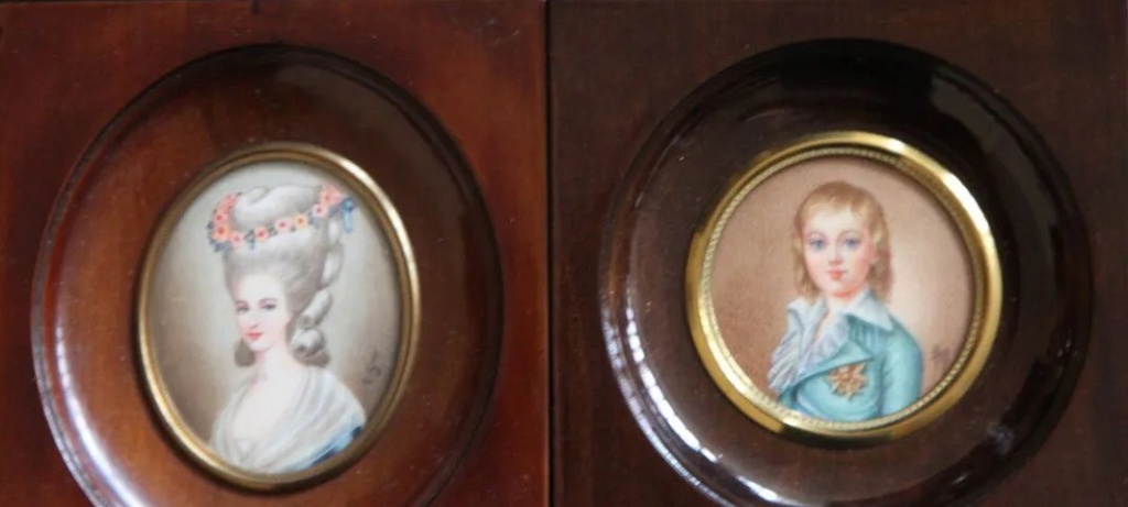 Collection : miniatures de Marie Antoinette et de ses proches - Page 19 Tzolzo35
