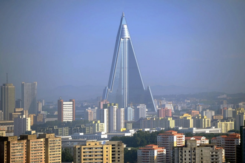 Гостиница Рюгён - самое высокое здание Пхеньяна и КНДР в целом.  Phot1018