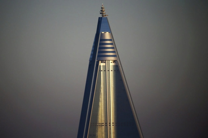 Гостиница Рюгён - самое высокое здание Пхеньяна и КНДР в целом.  Phot1021