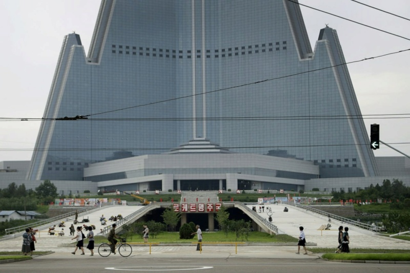 Гостиница Рюгён - самое высокое здание Пхеньяна и КНДР в целом.  Phot1022