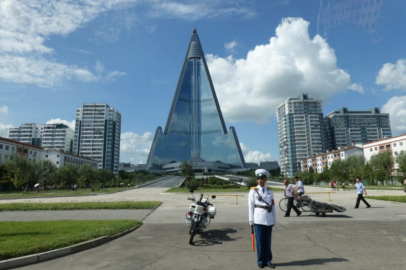 Гостиница Рюгён - самое высокое здание Пхеньяна и КНДР в целом.  Phot1023