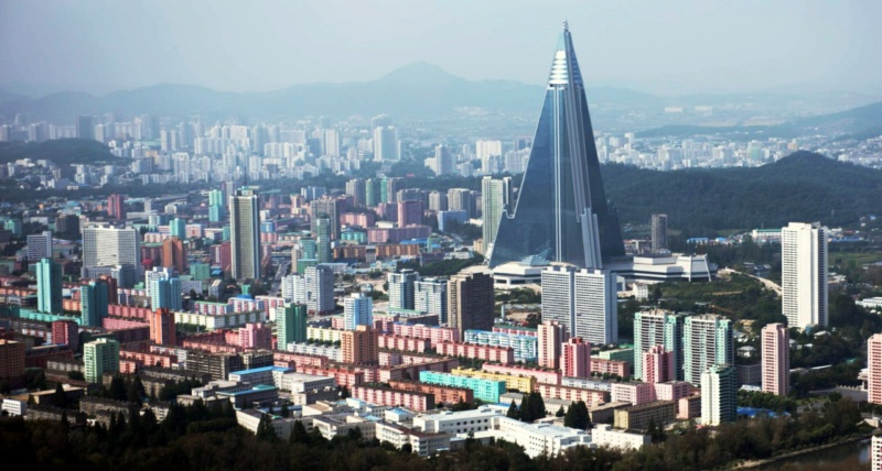 Гостиница Рюгён - самое высокое здание Пхеньяна и КНДР в целом.  Phot1025