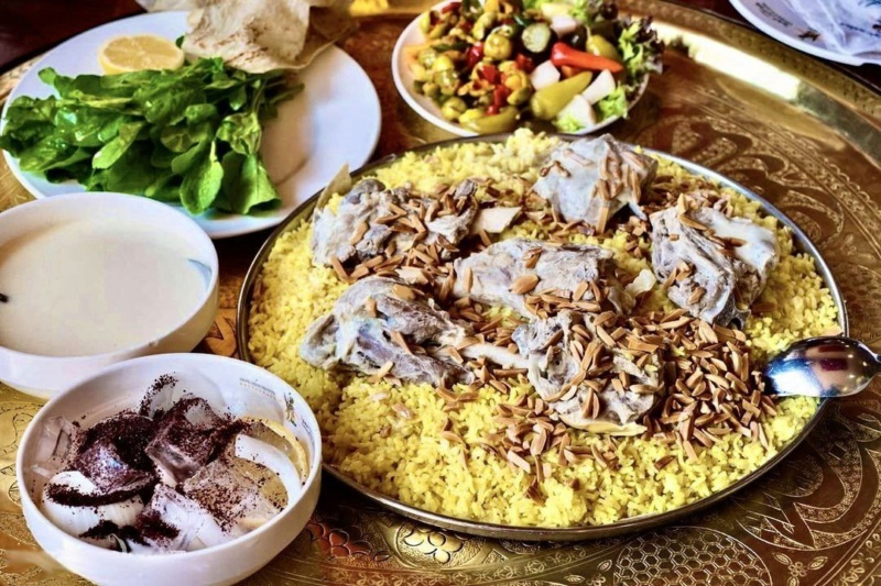  Мансаф – блюдо из баранины, риса и твердого сухого йогурта («джемида»), которое иорданцы считают своим национальным Phot1311