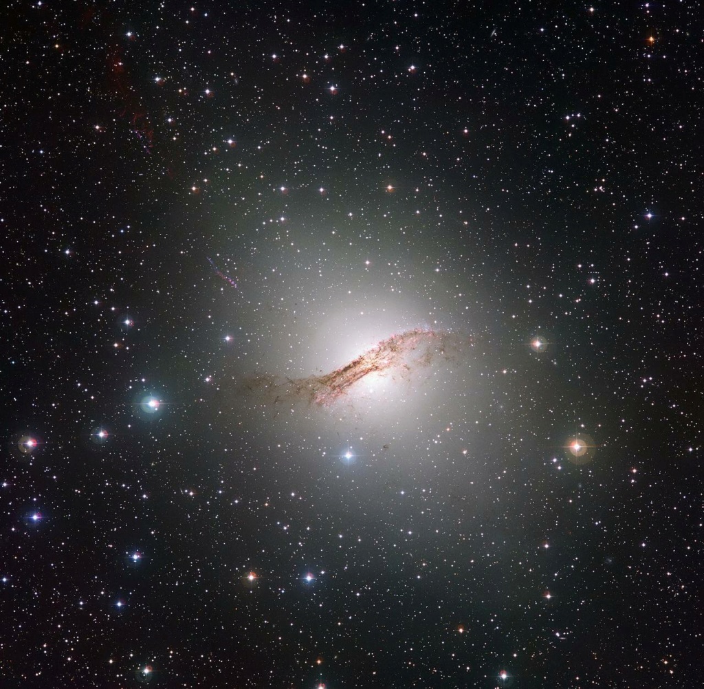 Центавр A (NGC 5128) — это линзовидная галактика с полярным кольцом, находящаяся в созвездии Центавр.  Photo946