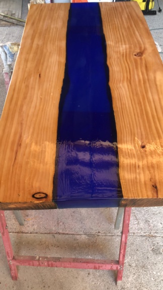 Mesa en madera y epoxy  980c3610