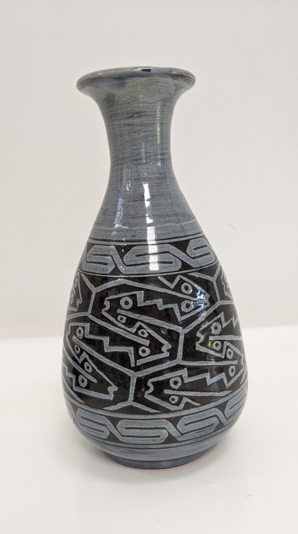 Blue vase Aztec type design, HN or NH mark - Nicholas Hillyard Pxl_2044