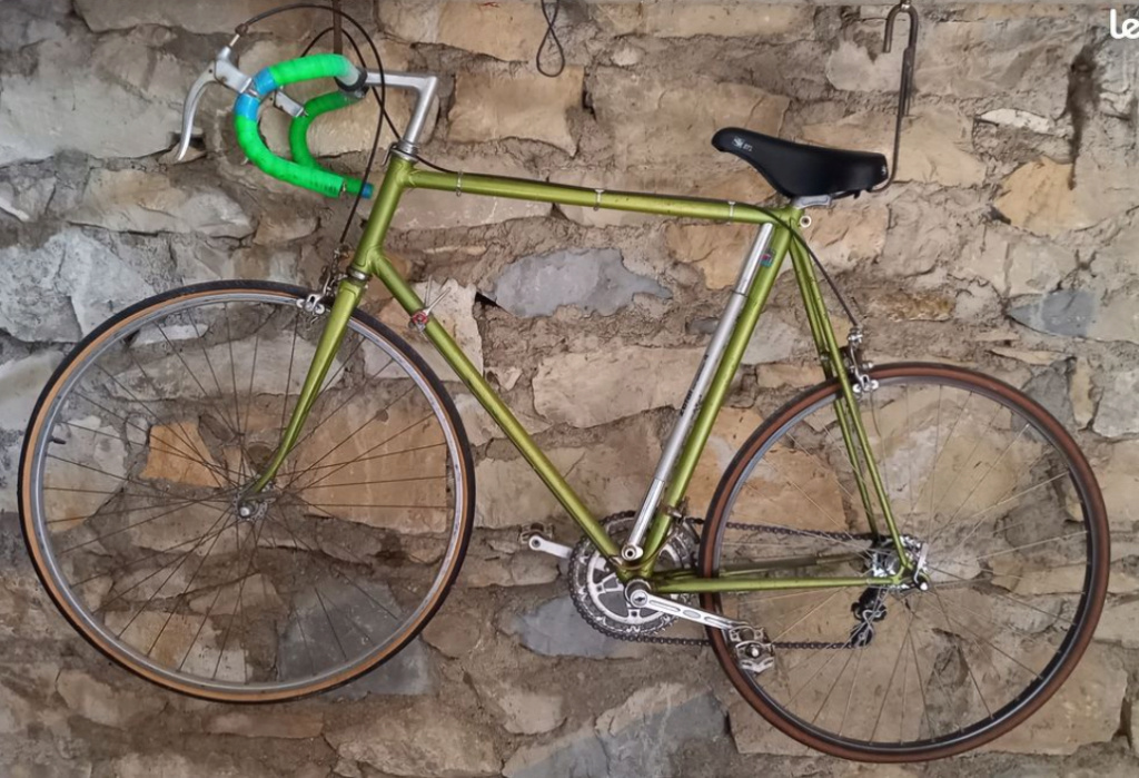 Vélo vert d'origine inconnue Img_4945