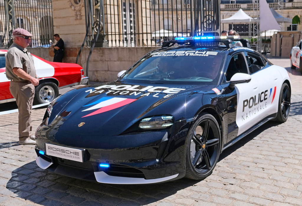 Retour des voitures de police "pie" à Paris. -photo10