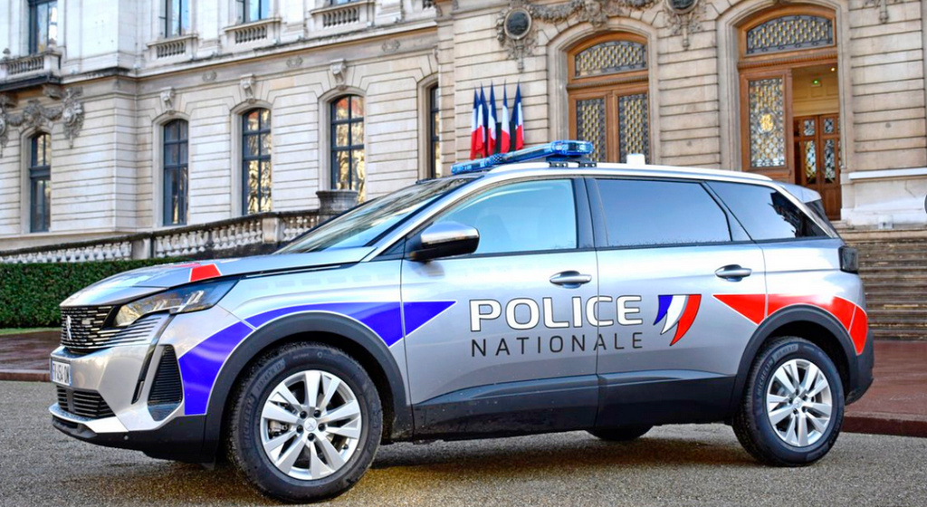 Retour des voitures de police "pie" à Paris. 2b0d7810