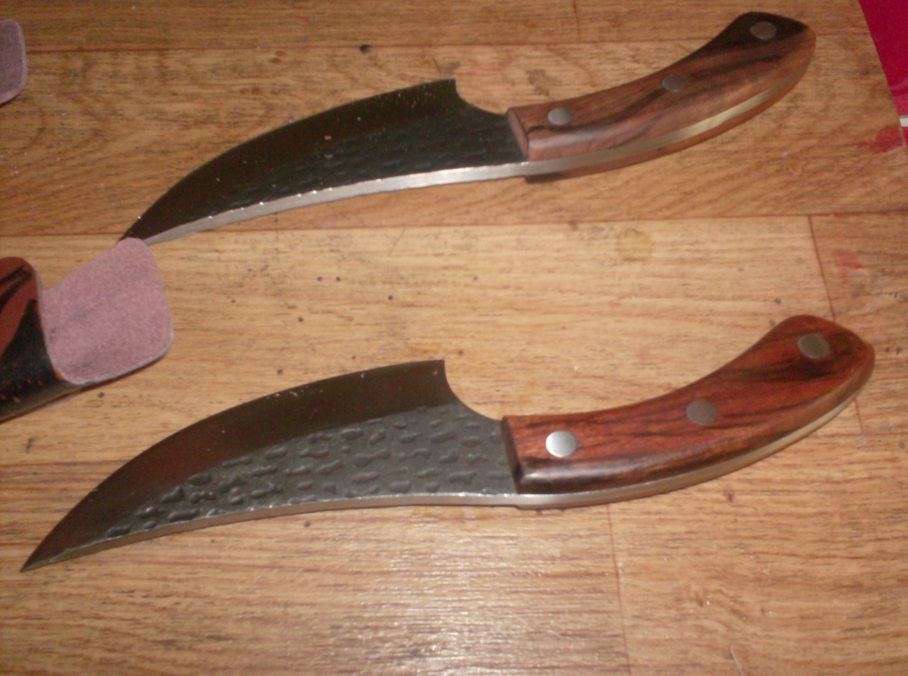      Des couteaux qui coupent" vraiment " comme des rasoirs! ! ! ! !  Hpim2533